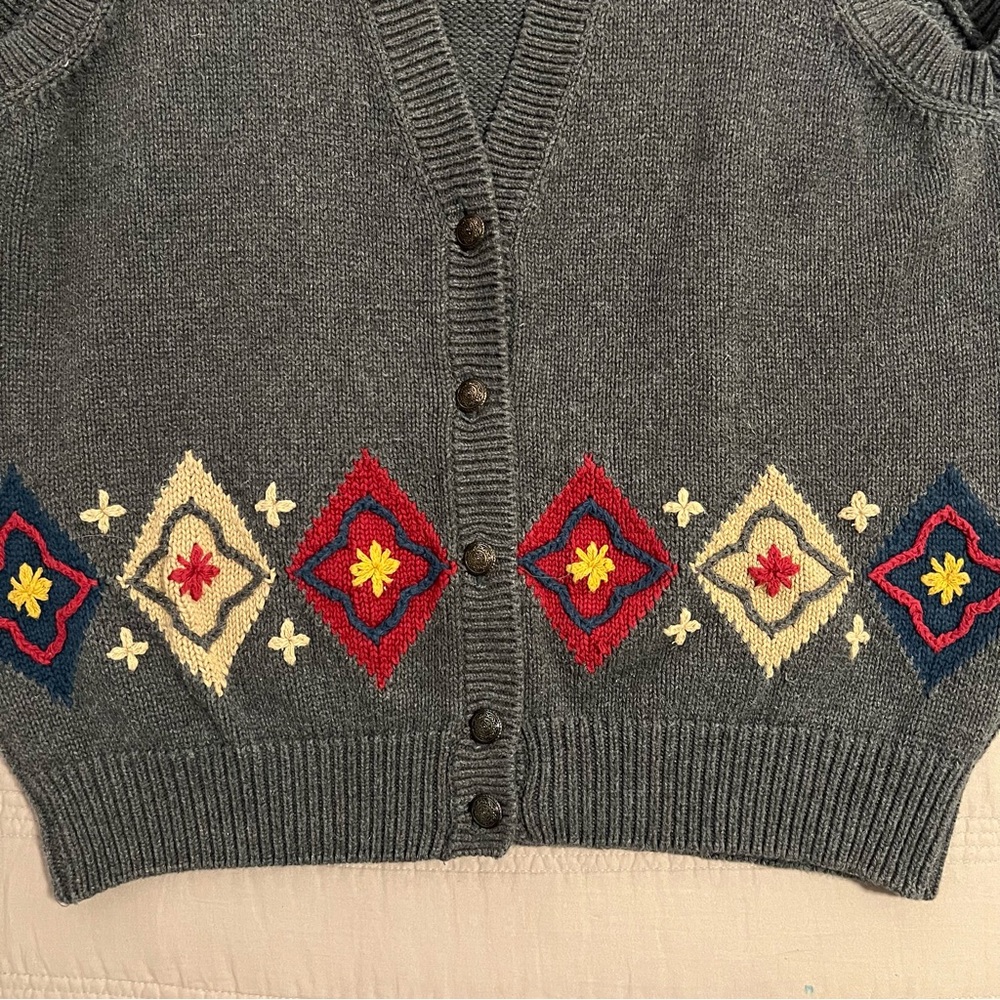 Lizsport Gray Knit Button Front Vest with Embroidered Diamond Pattern - Picture 3 of 5